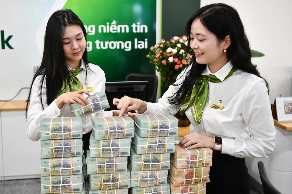 Loạt ngân hàng đầu tiên giảm lãi suất cho vay, tung 220.000 tỷ đồng vốn ưu đãi Loạt ngân hàng đầu tiên giảm lãi suất cho vay, tung 220.000 tỷ đồng vốn ưu đãi