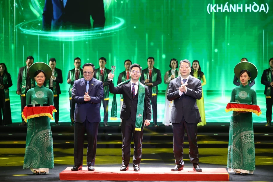 Lọt Top 100 Doanh nhân xuất sắc, Dailyve khẳng định vị thế trong hệ sinh thái đặt vé thông minh Lọt Top 100 Doanh nhân xuất sắc, Dailyve khẳng định vị thế trong hệ sinh thái đặt vé thông minh