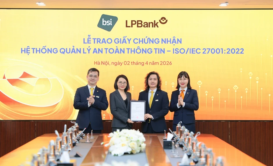 LPBank chính thức đạt chuẩn ISO/IEC 27001:2022, hoàn tất đánh giá PCI DSS, củng cố nền tảng bảo mật trong kỷ nguyên số LPBank chính thức đạt chuẩn ISO/IEC 27001:2022, hoàn tất đánh giá PCI DSS, củng cố nền tảng bảo mật trong kỷ nguyên số