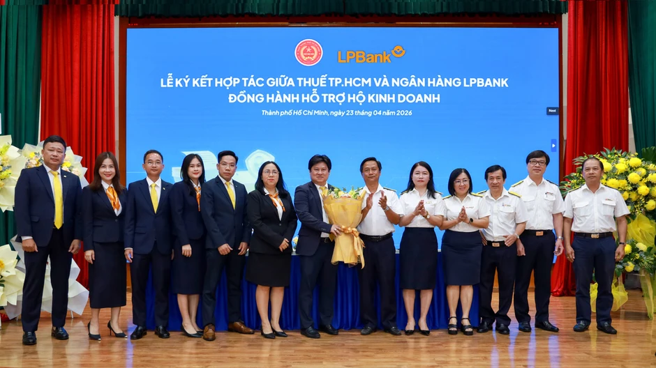 LPBank ký kết hợp tác với Thuế TP.HCM: Đồng hành hộ kinh doanh và cá nhân kinh doanh chuyển đổi số LPBank ký kết hợp tác với Thuế TP.HCM: Đồng hành hộ kinh doanh và cá nhân kinh doanh chuyển đổi số