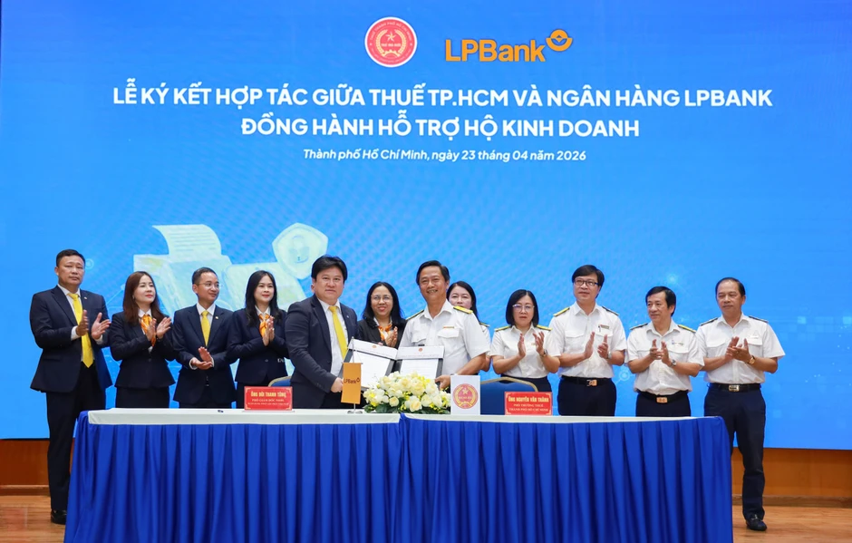 LPBank ký kết hợp tác với Thuế TP.HCM: Đồng hành hộ kinh doanh và cá nhân kinh doanh chuyển đổi số LPBank ký kết hợp tác với Thuế TP.HCM: Đồng hành hộ kinh doanh và cá nhân kinh doanh chuyển đổi số