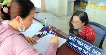 Lương bao nhiêu mới nộp thuế thu nhập cá nhân sau khi giảm trừ chi phí?