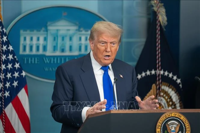 Mỹ: 35 cựu thẩm phán liên bang đề nghị mở lại vụ kiện IRS của Tổng thống Trump Mỹ: 35 cựu thẩm phán liên bang đề nghị mở lại vụ kiện IRS của Tổng thống Trump