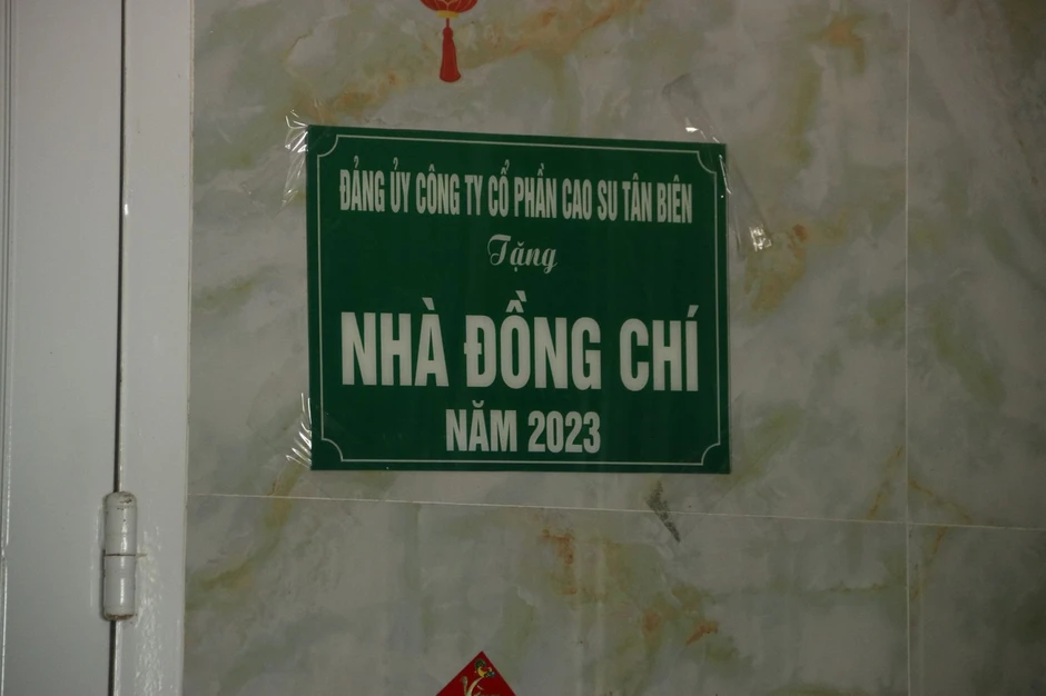 Mái ấm được dựng xây bằng nghĩa tình đồng chí Mái ấm được dựng xây bằng nghĩa tình đồng chí