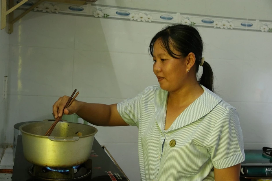 Mái ấm được dựng xây bằng nghĩa tình đồng chí Mái ấm được dựng xây bằng nghĩa tình đồng chí