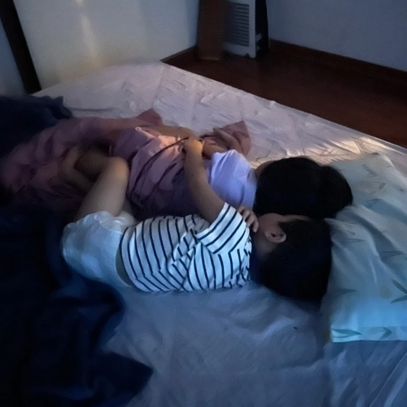 Mất điện giữa đêm nóng đỉnh điểm, vợ chồng ở Hà Nội đưa con đi ngủ nhờ Mất điện giữa đêm nóng đỉnh điểm, vợ chồng ở Hà Nội đưa con đi ngủ nhờ