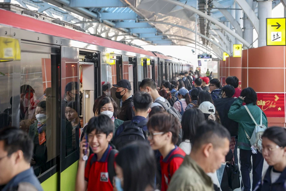 Metro, xe điện 'cứu nguy' cho giao thông đô thị