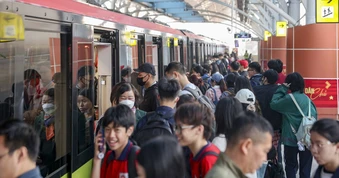 Metro, xe điện 'cứu nguy' cho giao thông đô thị