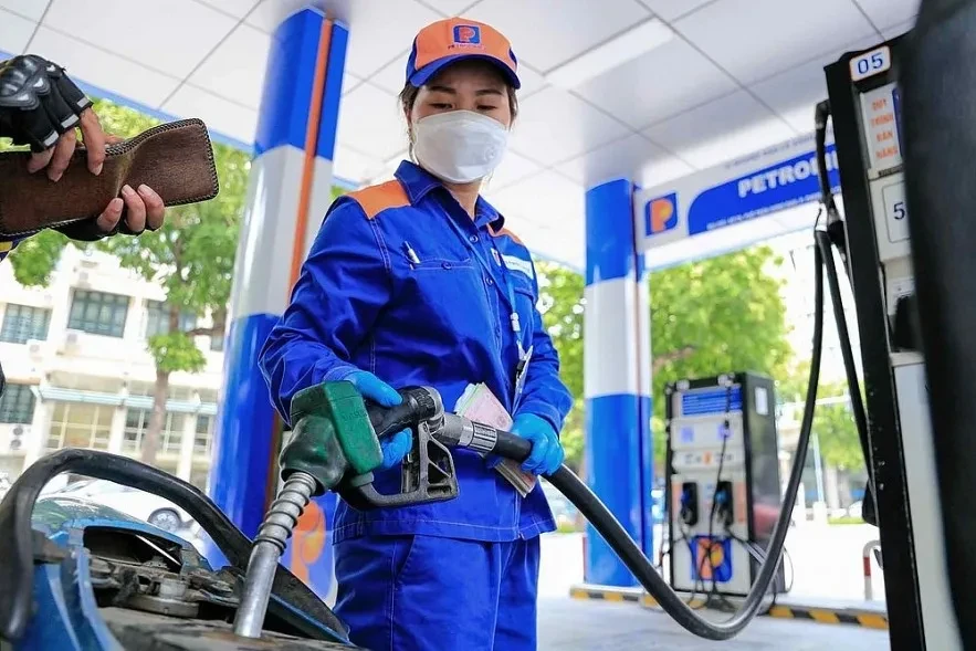 Miễn thuế xăng dầu để hỗ trợ sản xuất Miễn thuế xăng dầu để hỗ trợ sản xuất