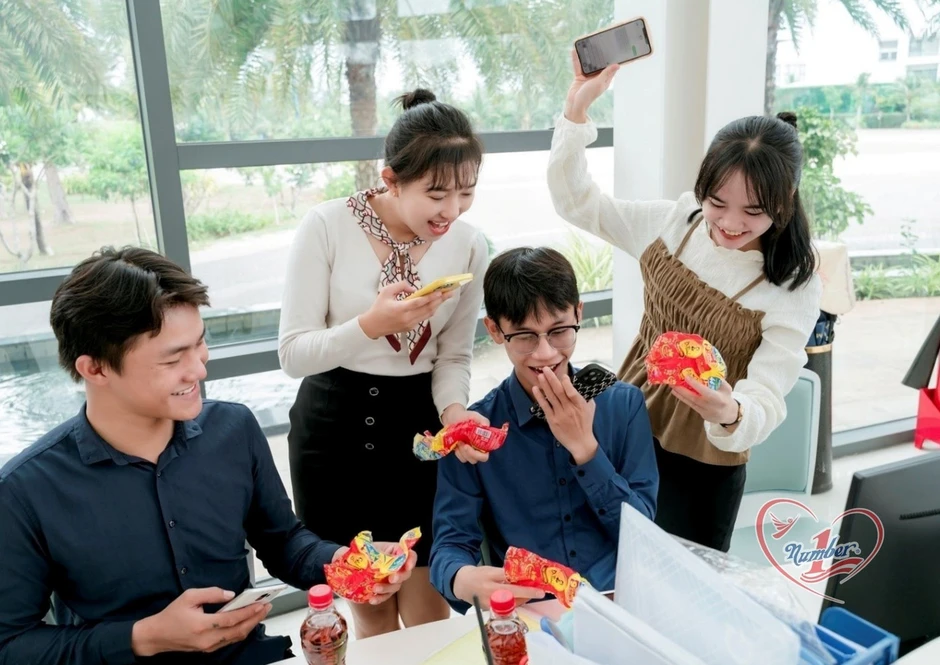 Một lần xé nhãn, một lần hy vọng: Điều mong mỏi phía sau hàng triệu lượt tham gia "Xé ngay trúng liền" Một lần xé nhãn, một lần hy vọng: Điều mong mỏi phía sau hàng triệu lượt tham gia "Xé ngay trúng liền"