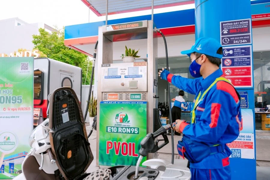 Một 'ông lớn' tiên phong bán đại trà xăng sinh học E10 trên toàn quốc Một 'ông lớn' tiên phong bán đại trà xăng sinh học E10 trên toàn quốc