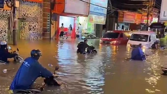 Mưa lớn vượt khả năng chịu tải của hệ thống thoát nước Thành phố Hồ Chí Minh