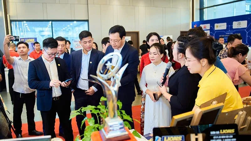 Nâng cao năng lực cạnh tranh của doanh nghiệp Việt Nam trong kỷ nguyên phát triển mới Nâng cao năng lực cạnh tranh của doanh nghiệp Việt Nam trong kỷ nguyên phát triển mới