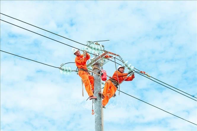 Nắng nóng diện rộng, ngành điện khuyến cáo sử dụng điện tiết kiệm Nắng nóng diện rộng, ngành điện khuyến cáo sử dụng điện tiết kiệm