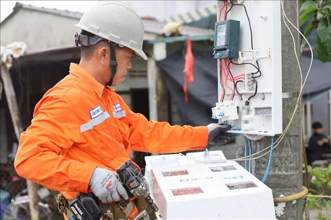 Nắng nóng diện rộng, ngành điện khuyến cáo sử dụng điện tiết kiệm Nắng nóng diện rộng, ngành điện khuyến cáo sử dụng điện tiết kiệm
