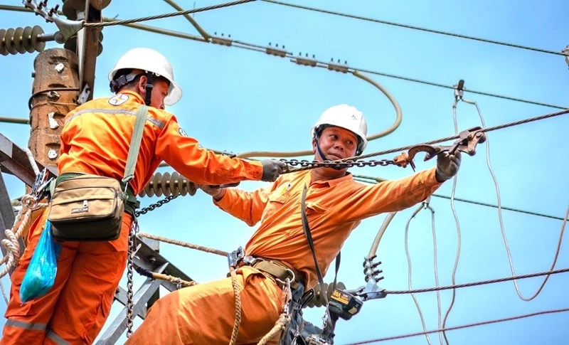 Nắng nóng gay gắt, phụ tải điện quốc gia lập kỷ lục mới Nắng nóng gay gắt, phụ tải điện quốc gia lập kỷ lục mới