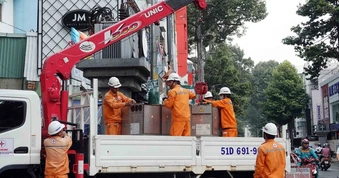 Nắng nóng kéo dài, tiêu thụ điện TP.HCM lập kỷ lục mới