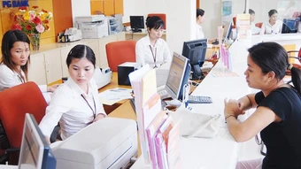 Ngăn chặn “bán kèm” sản phẩm theo dịch vụ ngân hàng