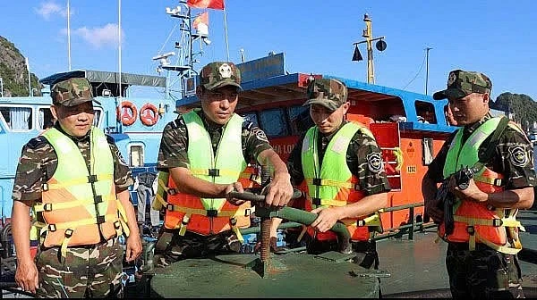 Ngăn chặn buôn lậu xăng dầu từ sớm, từ xa Ngăn chặn buôn lậu xăng dầu từ sớm, từ xa