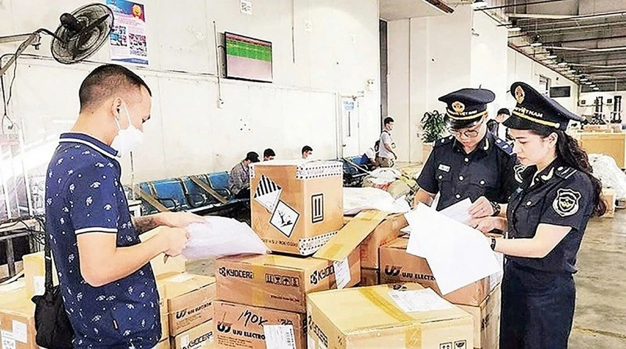 Ngăn chặn vi phạm sở hữu trí tuệ từ cửa khẩu Ngăn chặn vi phạm sở hữu trí tuệ từ cửa khẩu