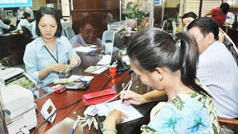 Ngân hàng cũng “mắc kẹt” với lãi vay