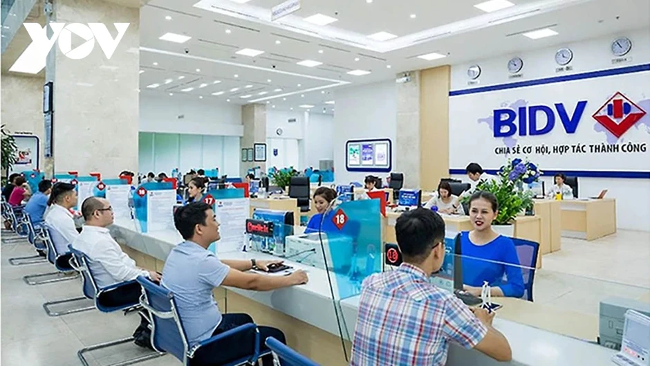 Ngân hàng đua tăng lãi suất, có nơi lên đến 9%/năm Ngân hàng đua tăng lãi suất, có nơi lên đến 9%/năm