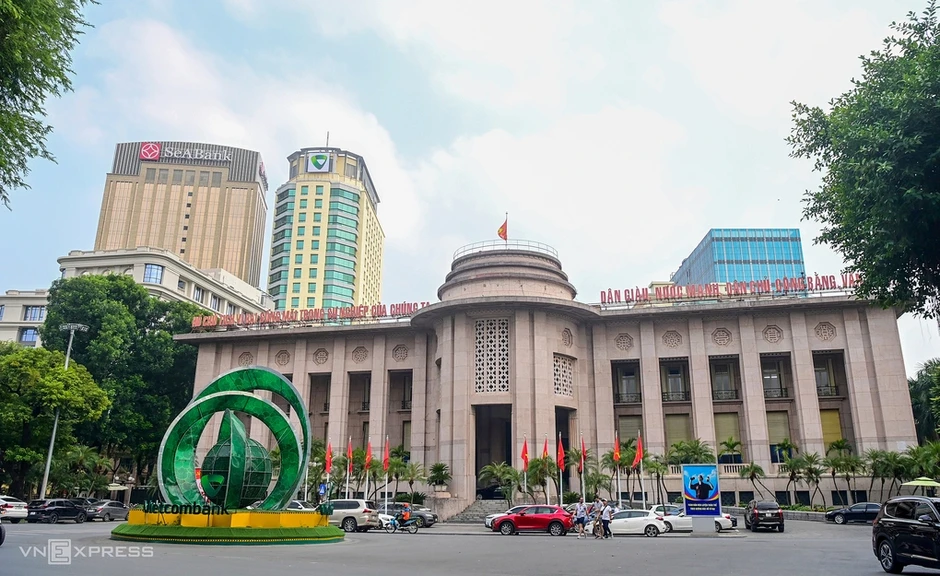 Ngân hàng Nhà nước yêu cầu giảm ít nhất 0,5% lãi suất tiết kiệm Ngân hàng Nhà nước yêu cầu giảm ít nhất 0,5% lãi suất tiết kiệm
