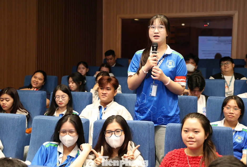 Ngân hàng số bùng nổ, người trẻ cần trang bị kỹ năng giao dịch an toàn Ngân hàng số bùng nổ, người trẻ cần trang bị kỹ năng giao dịch an toàn