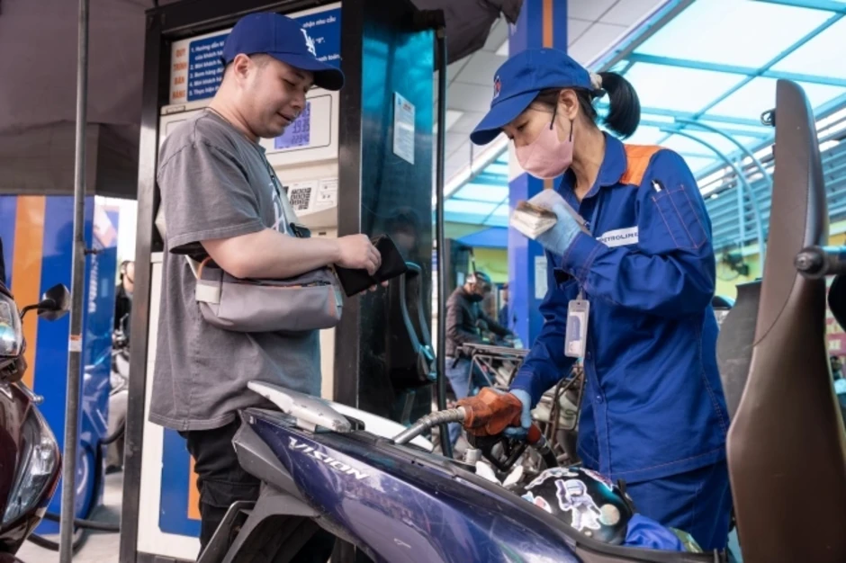 Ngân sách có thể tạm ứng tới 4.000-5.000 mỗi lít xăng dầu Ngân sách có thể tạm ứng tới 4.000-5.000 mỗi lít xăng dầu