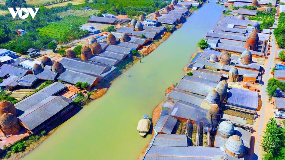 Ngành gốm mỹ nghệ Vĩnh Long thiếu nguồn nguyên liệu đất sét để sản xuất Ngành gốm mỹ nghệ Vĩnh Long thiếu nguồn nguyên liệu đất sét để sản xuất