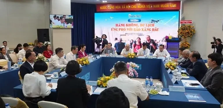 Ngành hàng không và du lịch "oằn mình" tìm giải pháp vượt khó Ngành hàng không và du lịch "oằn mình" tìm giải pháp vượt khó