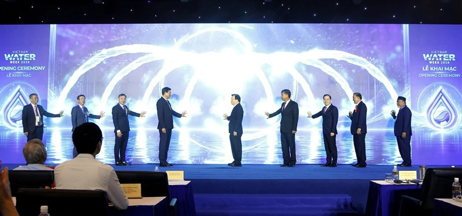 Ngành nước trước những yêu cầu mới trong quản trị, công nghệ và thích ứng với biến đổi khí hậu Ngành nước trước những yêu cầu mới trong quản trị, công nghệ và thích ứng với biến đổi khí hậu