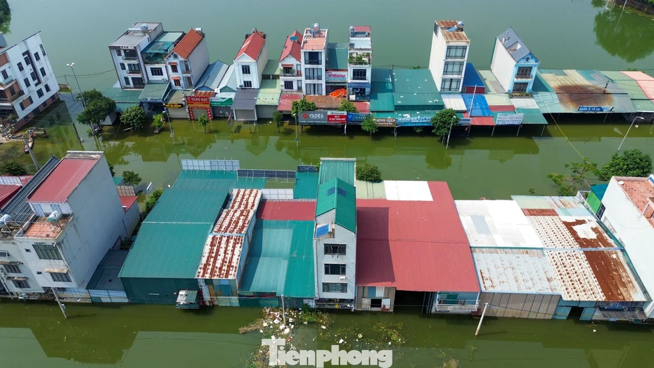 Ngập lụt nặng ở chợ đầu mối gia cầm Hà Nội Ngập lụt nặng ở chợ đầu mối gia cầm Hà Nội