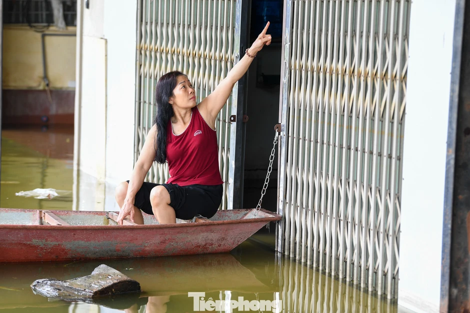 Ngập lụt nặng ở chợ đầu mối gia cầm Hà Nội Ngập lụt nặng ở chợ đầu mối gia cầm Hà Nội