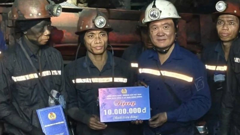 Ngày mới ở Than Mông Dương Ngày mới ở Than Mông Dương