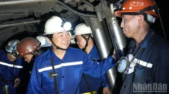 Ngày mới ở Than Mông Dương
