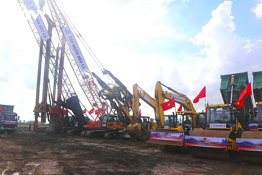 Nghệ An khởi công dự án cao tốc Vinh - Thanh Thủy Nghệ An khởi công dự án cao tốc Vinh - Thanh Thủy