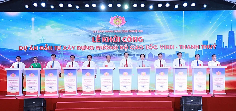 Nghệ An khởi công dự án cao tốc Vinh - Thanh Thủy Nghệ An khởi công dự án cao tốc Vinh - Thanh Thủy