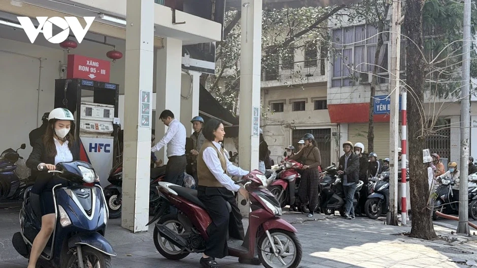 Nghiêm cấm các hành vi găm hàng, giảm bán hoặc gián đoạn bán xăng dầu Nghiêm cấm các hành vi găm hàng, giảm bán hoặc gián đoạn bán xăng dầu