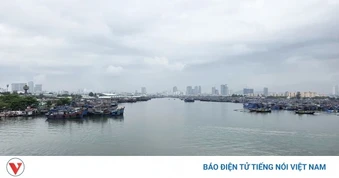 Ngư dân miền Trung tìm giải pháp tiết kiệm xăng dầu, tiếp tục vươn khơi
