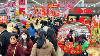 Người dân đổ xô mua sắm Tết, siêu thị đồng loạt tung khuyến mãi lớn