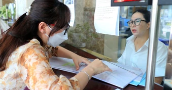 Người làm công ăn lương bị 'vạ lây'