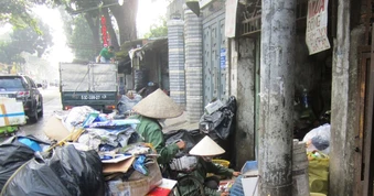 Người nhặt ve chai, phế liệu không nên là đối tượng trọng tâm để quản lý thuế