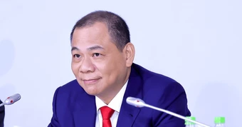 Nhà băng chi 6,8 tỷ đồng tặng nhân viên nhân dịp ông Phạm Nhật Vượng là cổ đông mới