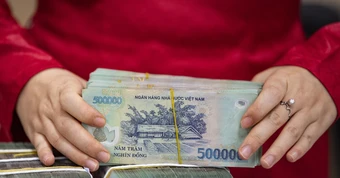 Nhân viên một ngân hàng nhận trung bình gần 69 triệu đồng/tháng, cao nhất hệ thống