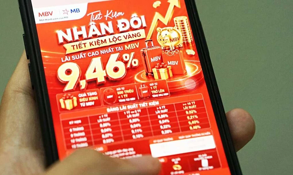 Nhân viên ngân hàng chạy đua tìm khách gửi tiền Nhân viên ngân hàng chạy đua tìm khách gửi tiền
