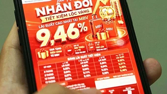 Nhân viên ngân hàng chạy đua tìm khách gửi tiền