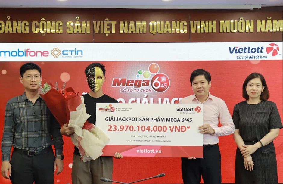 Nhân viên văn phòng Gen Z trúng độc đắc Vietlott gần 24 tỷ nói gì khi nhận giải?