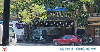 Nhiều cán bộ công an xuất hiện tại Công ty vàng bạc đá quý Phúc Thành ở Ninh Bình