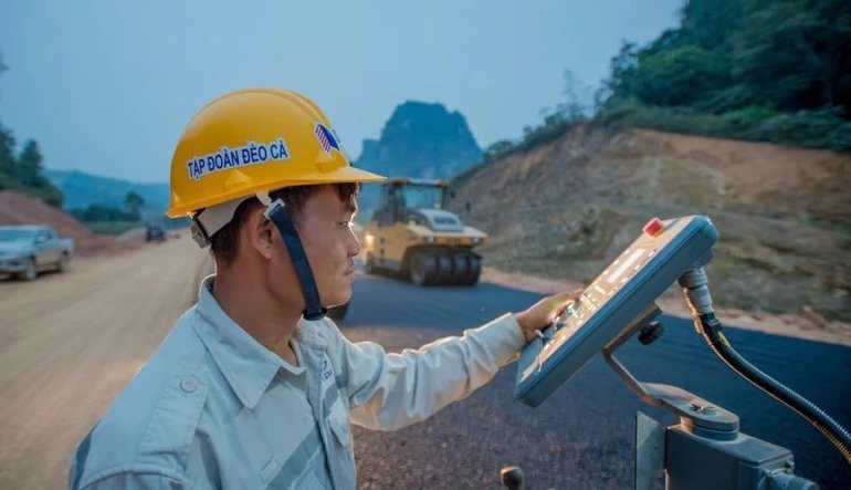 Nhộn nhịp công trường thi công tuyến cao tốc Đồng Đăng-Trà Lĩnh